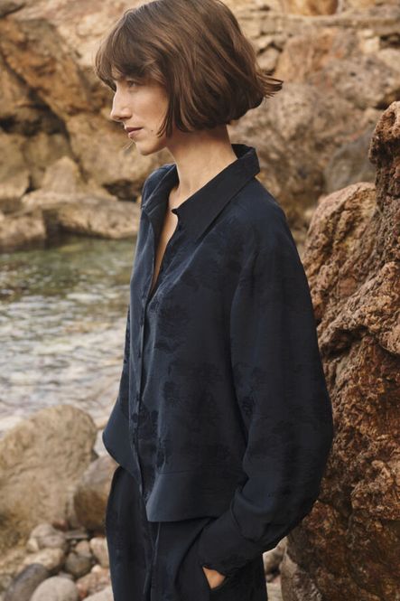 Hovedbilde Carolla Shirt Dark Navy Flower Jaquard / Blue ...